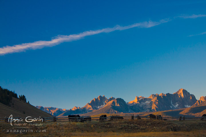 A frosty sunrise beside the Salmon River, looking out at the Sawtooth Mountains